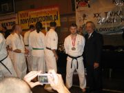Chụp ảnh kỷ niệm với các võ sỹ đoạt giải tại Giải thi đấu Karate Tsunami mở rộng toàn nước Ba Lan (15/11/2009).